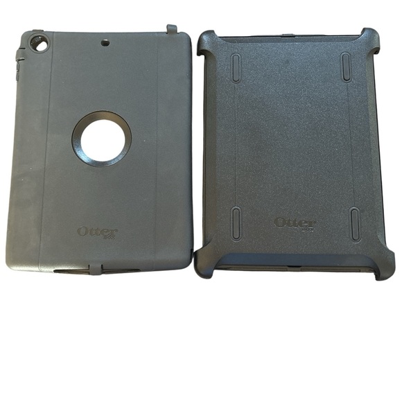 OTTERBOX Defender Series Case for iPad Pro 11" (1st Gen) - Black - Picture 3 of 5